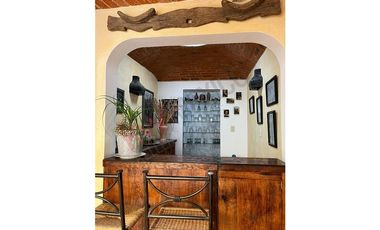 CASA EN VENTA EN RESIDENCIAL GRANJAS TEQUISQUIAPAN CON CABALLERIZAS