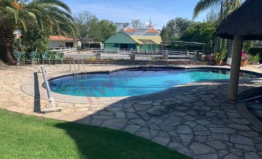 CASA EN VENTA EN RESIDENCIAL GRANJAS TEQUISQUIAPAN CON CABALLERIZAS