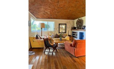 CASA EN VENTA EN RESIDENCIAL GRANJAS TEQUISQUIAPAN CON CABALLERIZAS