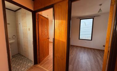 CASA 3D CON ESTACIONAMIENTO EN PARTE ALTA DE VALPARAÍSO