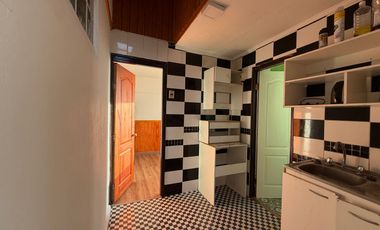 CASA 3D CON ESTACIONAMIENTO EN PARTE ALTA DE VALPARAÍSO