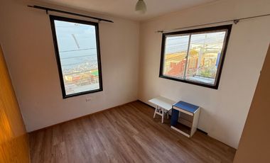 CASA 3D CON ESTACIONAMIENTO EN PARTE ALTA DE VALPARAÍSO