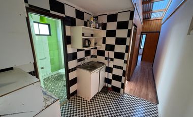 CASA 3D CON ESTACIONAMIENTO EN PARTE ALTA DE VALPARAÍSO