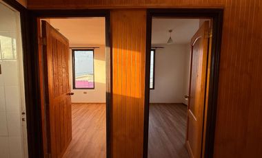 CASA 3D CON ESTACIONAMIENTO EN PARTE ALTA DE VALPARAÍSO