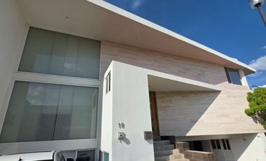 CASA EN RENTA EN LOMAS DE ANGELOPOLIS III, PARQUE GUANAJUATO