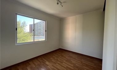 DEPARTAMENTO A PASOS METRO PLAZA EGAÑA