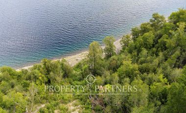 17,5 Hectáreas, con borde turquesa en Lago Caburga