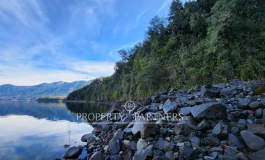 17,5 Hectáreas, con borde turquesa en Lago Caburga