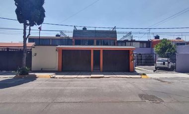 CASA EN RENTA EN JARDINES DE SANTA MONICA