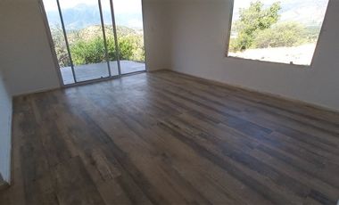 Casa en Venta en Altos del Golf 1300, pirque