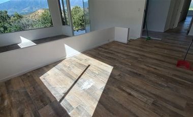 Casa en Venta en Altos del Golf 1300, pirque