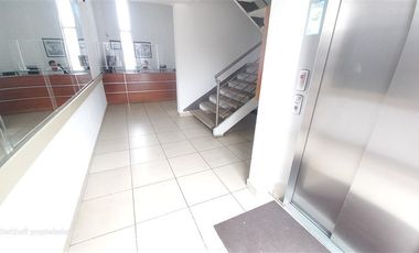 Oficina en Arriendo en Raúl Labbé 13700