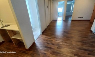 Oficina en Arriendo en Raúl Labbé 13700