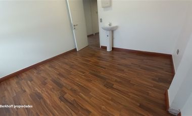 Oficina en Arriendo en Raúl Labbé 13700