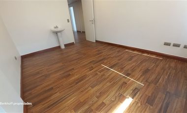 Oficina en Arriendo en Raúl Labbé 13700