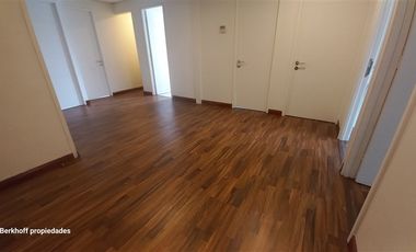 Oficina en Arriendo en Raúl Labbé 13700