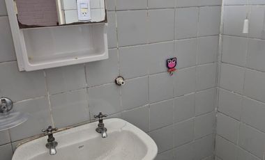 Departamento de un abiente  buen estado.