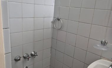 Departamento de un abiente  buen estado.