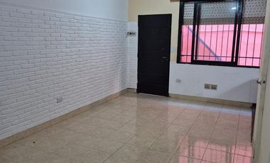 Departamento de un abiente  buen estado.