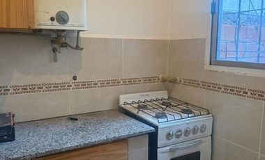 ALQUILER PH DE 2 AMB  MUY AMPLIO  EN LA BOCA