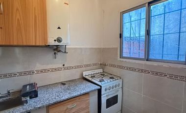 ALQUILER PH DE 2 AMB  MUY AMPLIO  EN LA BOCA