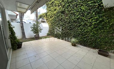 Marbella Residencial: Casa inteligente, moderna y luminosa. Recamara en PB