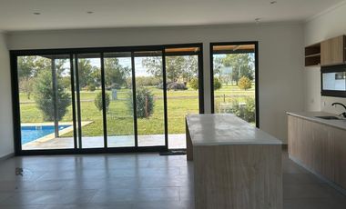 Casa en venta - 2 Dormitorios 3 Baños - Longchamps