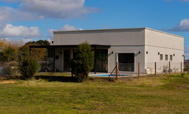 Casa en venta - 2 Dormitorios 3 Baños - Longchamps