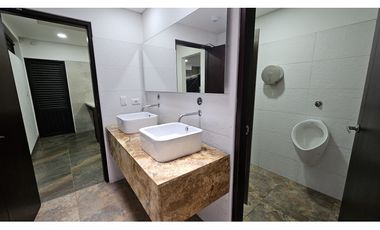 ARRIENDO EDIFICIO DE OFICINAS O CONSULTORIOS  ZONA URBANA DE CHIA (IC)