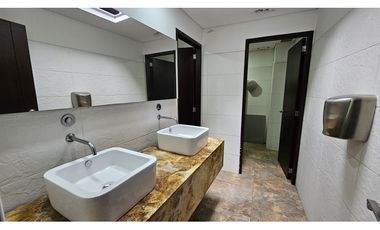 ARRIENDO EDIFICIO DE OFICINAS O CONSULTORIOS  ZONA URBANA DE CHIA (IC)