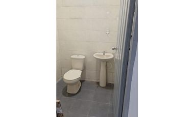 SE ALQUILA LOCAL COMERCIAL  EN EL PARQUE DE CUBA  AREA 140 m2