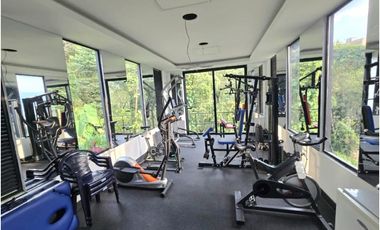 Venta casa en venta en El Poblado – La Calera, Medellín.