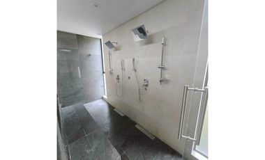 Venta casa en venta en El Poblado – La Calera, Medellín.