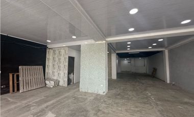 RENTO LOCAL EN CENTRO EMPRESARIAL EN COTA SOBRE VIA PRINCIPAL