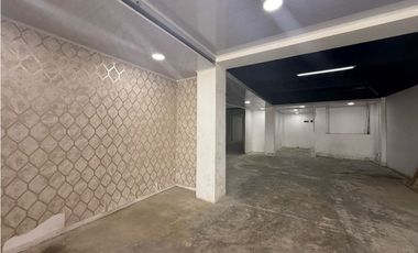 RENTO LOCAL EN CENTRO EMPRESARIAL EN COTA SOBRE VIA PRINCIPAL