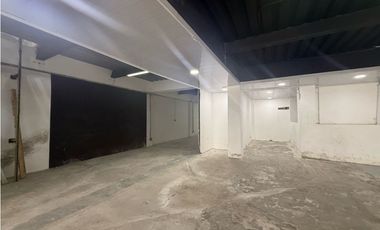 RENTO LOCAL EN CENTRO EMPRESARIAL EN COTA SOBRE VIA PRINCIPAL