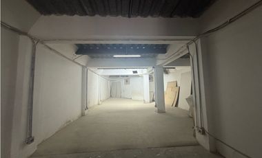 RENTO LOCAL EN CENTRO EMPRESARIAL EN COTA SOBRE VIA PRINCIPAL