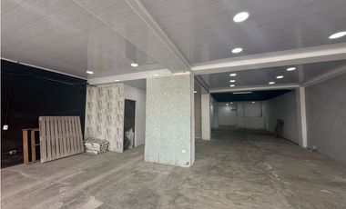 RENTO LOCAL EN CENTRO EMPRESARIAL EN COTA SOBRE VIA PRINCIPAL