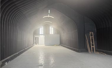 RENTO LOCAL EN CENTRO EMPRESARIAL EN COTA SOBRE VIA PRINCIPAL