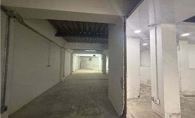 RENTO LOCAL EN CENTRO EMPRESARIAL EN COTA SOBRE VIA PRINCIPAL