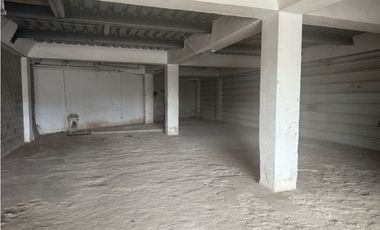 RENTO LOCAL 468 M2 EN VARIANTE COTA