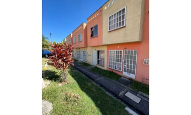 Casa con alberca en venta en Punta Verde libre de gravamen