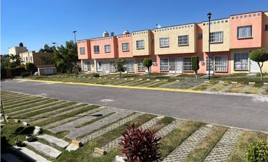 Casa con alberca en venta en Punta Verde libre de gravamen