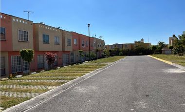 Casa con alberca en venta en Punta Verde libre de gravamen