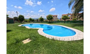 Casa con alberca en venta en Punta Verde libre de gravamen