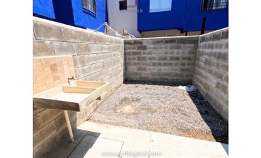 Casa nueva con alberca en venta cerca a Zona de Hospitales