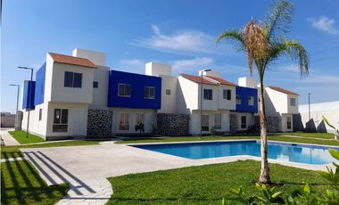 Casa nueva con alberca en venta cerca a Zona de Hospitales