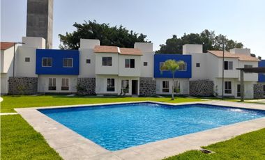 Casa nueva con alberca en venta cerca a Zona de Hospitales