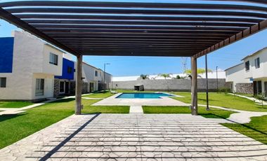 Casa nueva con alberca en venta cerca a Zona de Hospitales