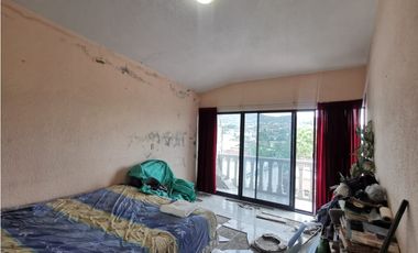 Casa sola en venta en Jiutepec con alberca REMATE